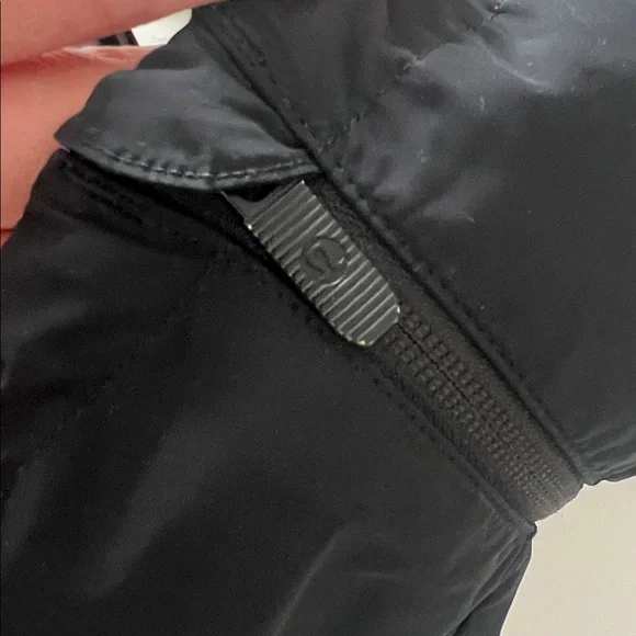 Lululemon Lightweight Cinch-Waist Jacket
Black Size 8 - Picture 9 of 10